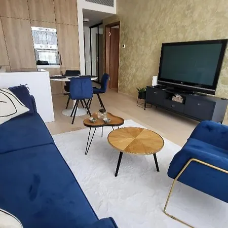 Blue Elegance Sky Park With Parking דירה